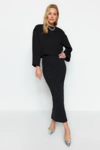 TRENDYOLMİLLA Black Fish/Fitting Stone Accessory Detailed Midi Knitting Skirt - Image 2