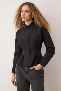 TRENDYOLMİLLA Black Fitted/Bele Oturan Weaving Shirt