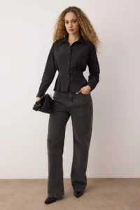 TRENDYOLMİLLA Black Fitted/Bele Oturan Weaving Shirt - Image 2