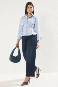 TRENDYOLMİLLA Light Blue Fitted/Bele Oturan Weaving Shirt - Image 2