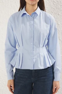 TRENDYOLMİLLA Light Blue Fitted/Bele Oturan Weaving Shirt - Image 4