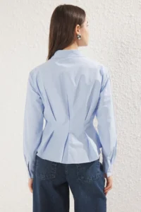 TRENDYOLMİLLA Light Blue Fitted/Bele Oturan Weaving Shirt - Image 5
