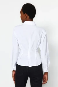 TRENDYOLMİLLA Ecru Fitted Bele Oturan Cotton Weaving Shirt - Image 6