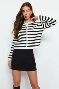 TRENDYOLMİLLA Ecru Soft textured Striped Fitted Knitwear Cardigan