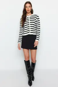 TRENDYOLMİLLA Ecru Soft textured Striped Fitted Knitwear Cardigan - Image 2