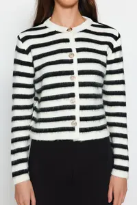 TRENDYOLMİLLA Ecru Soft textured Striped Fitted Knitwear Cardigan - Image 4