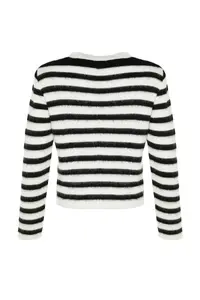 TRENDYOLMİLLA Ecru Soft textured Striped Fitted Knitwear Cardigan - Image 8