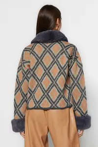 TRENDYOLMİLLA Beige Removable Faux Fur Glitter Crop Knitwear Cardigan - Image 4