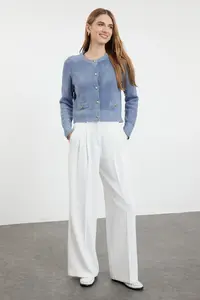 TRENDYOLMİLLA Mavi Crop Premium Yarn/Special Yarn Pocket Detail Knitwear Cardigan - Image 2