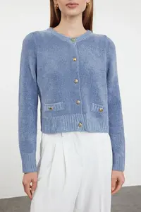 TRENDYOLMİLLA Mavi Crop Premium Yarn/Special Yarn Pocket Detail Knitwear Cardigan - Image 3