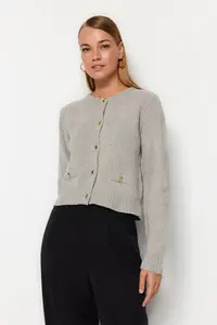 TRENDYOLMİLLA Gray Crop Premium Yarn/Special Yarn Pocket Detail Knitwear Cardigan - Image 2