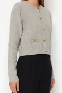 TRENDYOLMİLLA Gray Crop Premium Yarn/Special Yarn Pocket Detail Knitwear Cardigan - Image 4