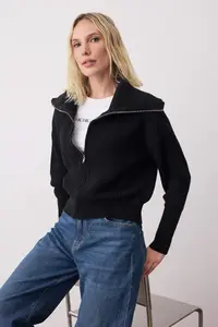 TRENDYOLMİLLA Black Wide Pattern Turndown collar Zippered Knitwear Cardigan - Image 2