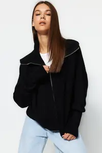 TRENDYOLMİLLA Black Wide Pattern Turndown collar Zippered Knitwear Cardigan - Image 8