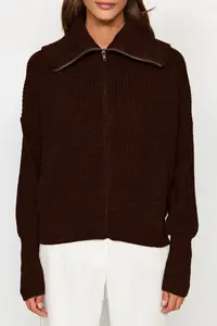 TRENDYOLMİLLA Dark Brown Wide Pattern Turndown collar Zippered Knitwear Cardigan - Image 4