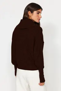 TRENDYOLMİLLA Dark Brown Wide Pattern Turndown collar Zippered Knitwear Cardigan - Image 6