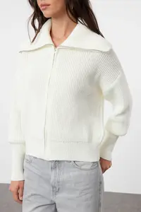 TRENDYOLMİLLA Ecru Wide Pattern Turndown collar Zippered Knitwear Cardigan - Image 3