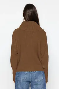 TRENDYOLMİLLA Light Brown Wide Pattern Turndown collar Zippered Knitwear Cardigan - Image 6
