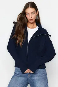 TRENDYOLMİLLA Navy Blue Wide Pattern Turndown collar Zippered Knitwear Cardigan - Image 4