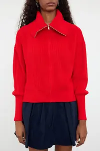 TRENDYOLMİLLA Red Wide Pattern Turndown collar Zippered Knitwear Cardigan - Image 3