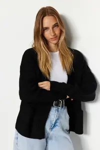 TRENDYOLMİLLA Black Wide Pattern Soft textured Pocket Detail Knitwear Cardigan - Image 2