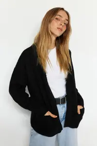 TRENDYOLMİLLA Black Wide Pattern Soft textured Pocket Detail Knitwear Cardigan - Image 3