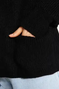 TRENDYOLMİLLA Black Wide Pattern Soft textured Pocket Detail Knitwear Cardigan - Image 4