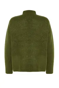 TRENDYOLMİLLA Khaki Wide Pattern Soft textured Pocket Detail Knitwear Cardigan - Image 8