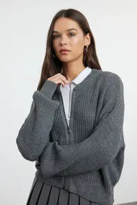 TRENDYOLMİLLA Anthracite Wide Pattern Bomber Jacket Jacket Collar Zippered Knitwear Cardigan - Image 2