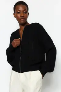 TRENDYOLMİLLA Black Wide Pattern Bomber Jacket Jacket Collar Zippered Knitwear Cardigan - Image 2
