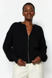 TRENDYOLMİLLA Black Wide Pattern Bomber Jacket Jacket Collar Zippered Knitwear Cardigan - Image 3