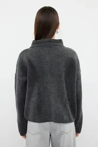 TRENDYOLMİLLA Anthracite Super Wide Pattern Polo Shirt Collar Buklet Knitwear Cardigan - Image 5