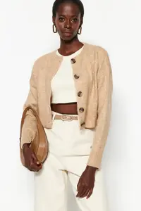 TRENDYOLMİLLA Beige Crop Soft textured buttoned Knitwear Cardigan