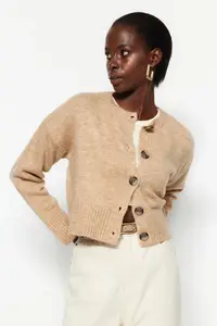 TRENDYOLMİLLA Beige Crop Soft textured buttoned Knitwear Cardigan - Image 3
