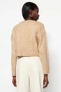 TRENDYOLMİLLA Beige Crop Soft textured buttoned Knitwear Cardigan - Image 5
