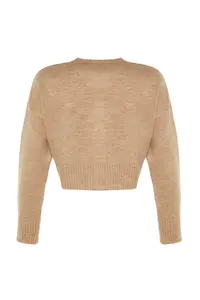 TRENDYOLMİLLA Beige Crop Soft textured buttoned Knitwear Cardigan - Image 8