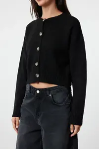 TRENDYOLMİLLA Black Crop Soft textured buttoned Knitwear Cardigan - Image 4