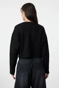 TRENDYOLMİLLA Black Crop Soft textured buttoned Knitwear Cardigan - Image 5