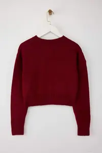 TRENDYOLMİLLA Burgundy Crop Soft textured buttoned Knitwear Cardigan - Image 8