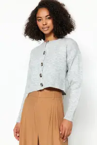 TRENDYOLMİLLA Gray Crop Soft textured buttoned Knitwear Cardigan - Image 3