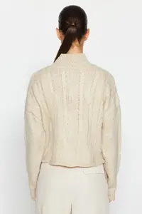 TRENDYOLMİLLA Stone Crop Soft textured Zippered Hair Braided Knitwear Cardigan - Image 4