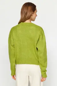 TRENDYOLMİLLA Green Soft textured Embroidery Detailed V-neck Knitwear Cardigan - Image 5