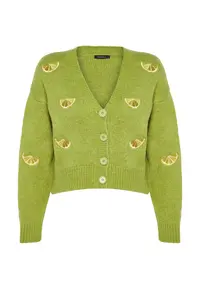 TRENDYOLMİLLA Green Soft textured Embroidery Detailed V-neck Knitwear Cardigan - Image 6