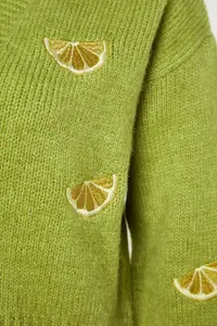TRENDYOLMİLLA Green Soft textured Embroidery Detailed V-neck Knitwear Cardigan - Image 7