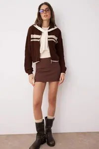 TRENDYOLMİLLA Brown Crop Color Bloklu Dog collar Knitwear Cardigan - Image 2