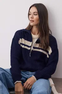 TRENDYOLMİLLA Navy Blue Crop Color Bloklu Dog collar Knitwear Cardigan - Image 2