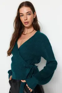 TRENDYOLMİLLA Oil Soft textured Double breasted Collar Knitwear Cardigan - Image 2