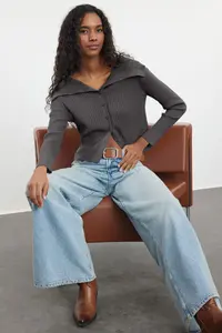 TRENDYOLMİLLA Dark Gray Crop Turndown collar Knitwear Cardigan