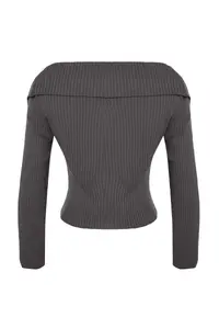 TRENDYOLMİLLA Dark Gray Crop Turndown collar Knitwear Cardigan - Image 7