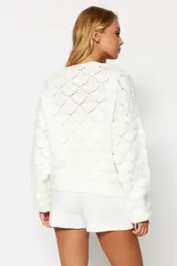 TRENDYOLMİLLA Ecru Cellular/Delikli V-neck Knitwear Cardigan - Image 5